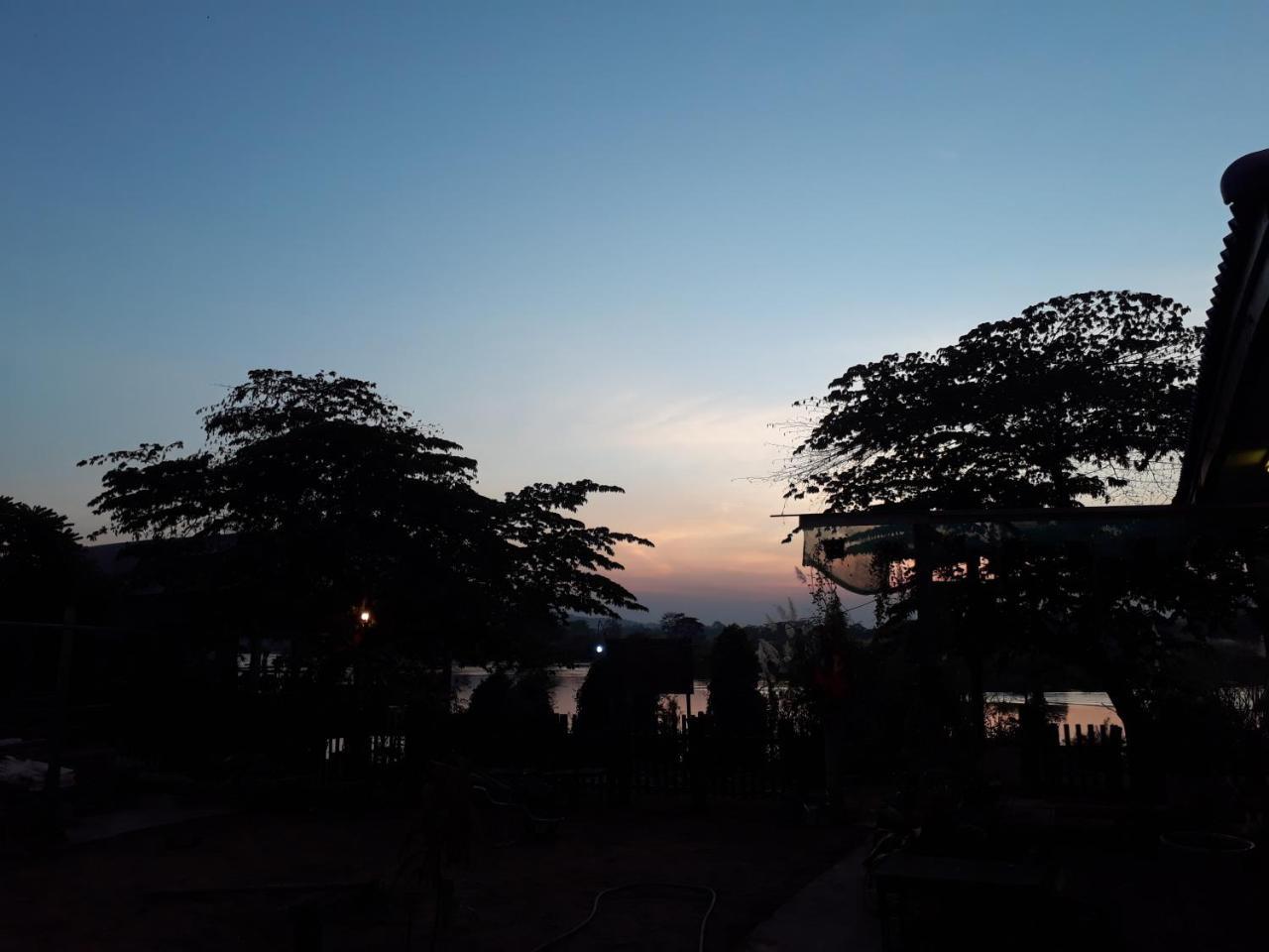 Moon By Night Villa Don Det Bagian luar foto